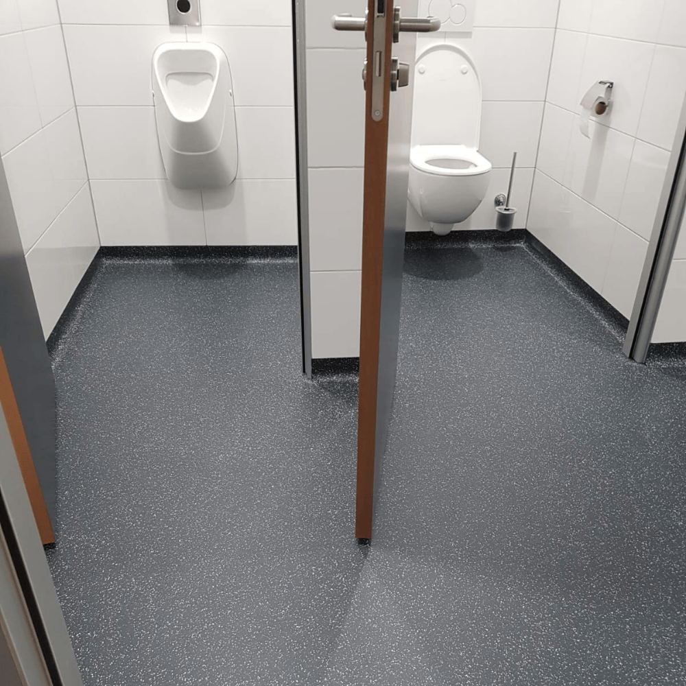 Gietvloer over tegelvloer leggen